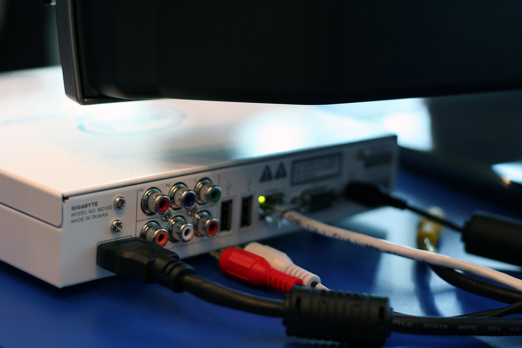 Gigabyte MD300 DVP rear